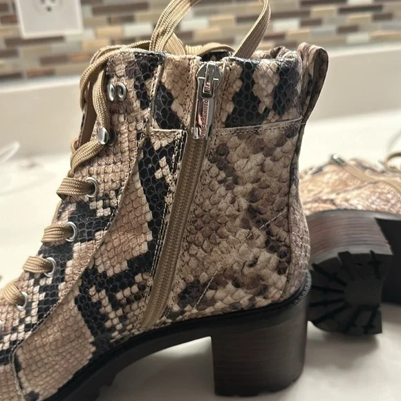 Vince Camuto, snake skin print leather combat boot size 9 - Picture 7 of 7